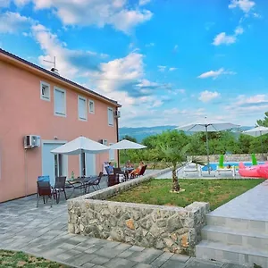  Apartment Kuk